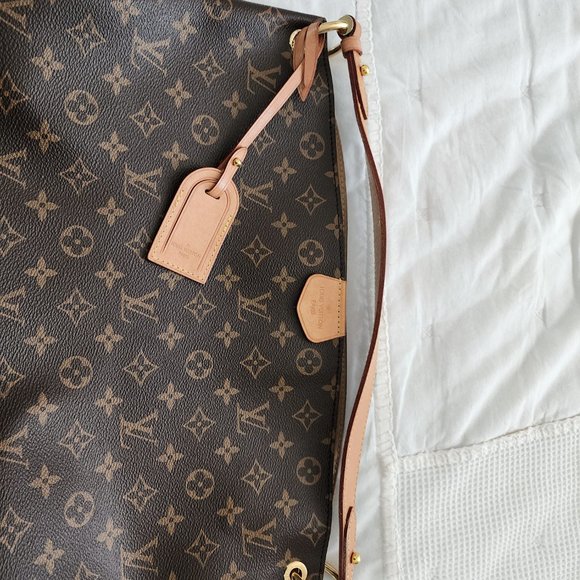 Louis Vuitton Graceful MM Hobo - Picture 10 of 13
